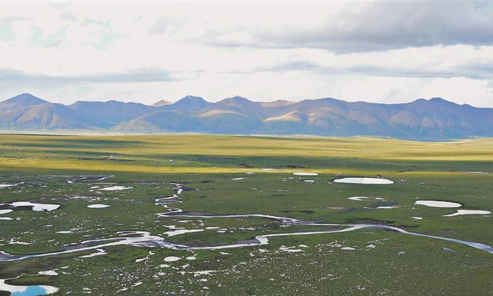 【འོད་སྟོང་འབར་བའི“ལོ་ལྔའི་འཆར་འགོད་བཅུ་བཞི་པའི”བཅོས་སྒྱུར་གྱི་ལེའུ་གསར་པ 】 ལྗང་ལོས་གཏམས་པའི་རི་དང་དྭངས་ཤིང་གཙང་བོའི་ཆུ་མོ།